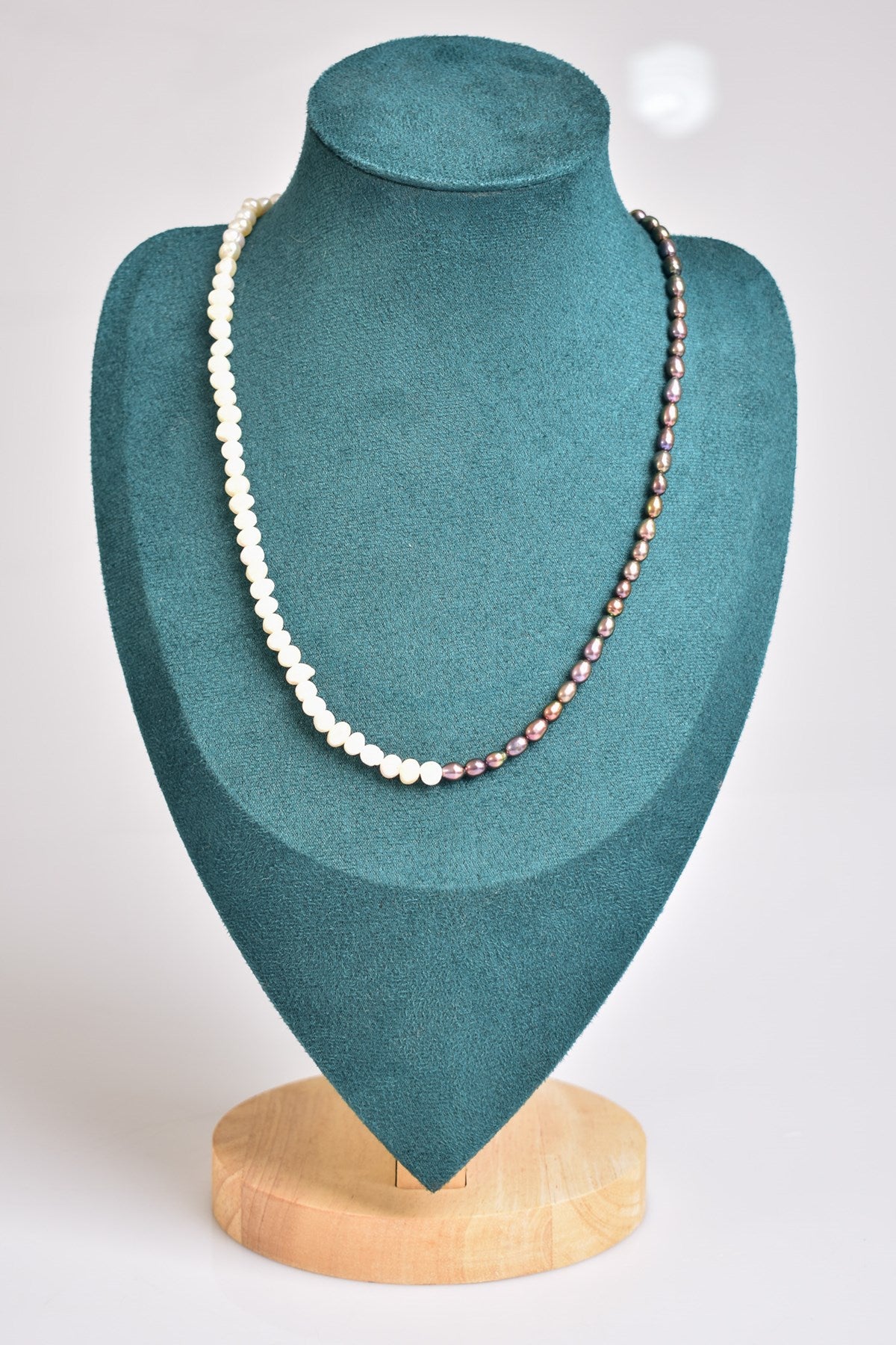 Black / White Ocean Pearl Necklace