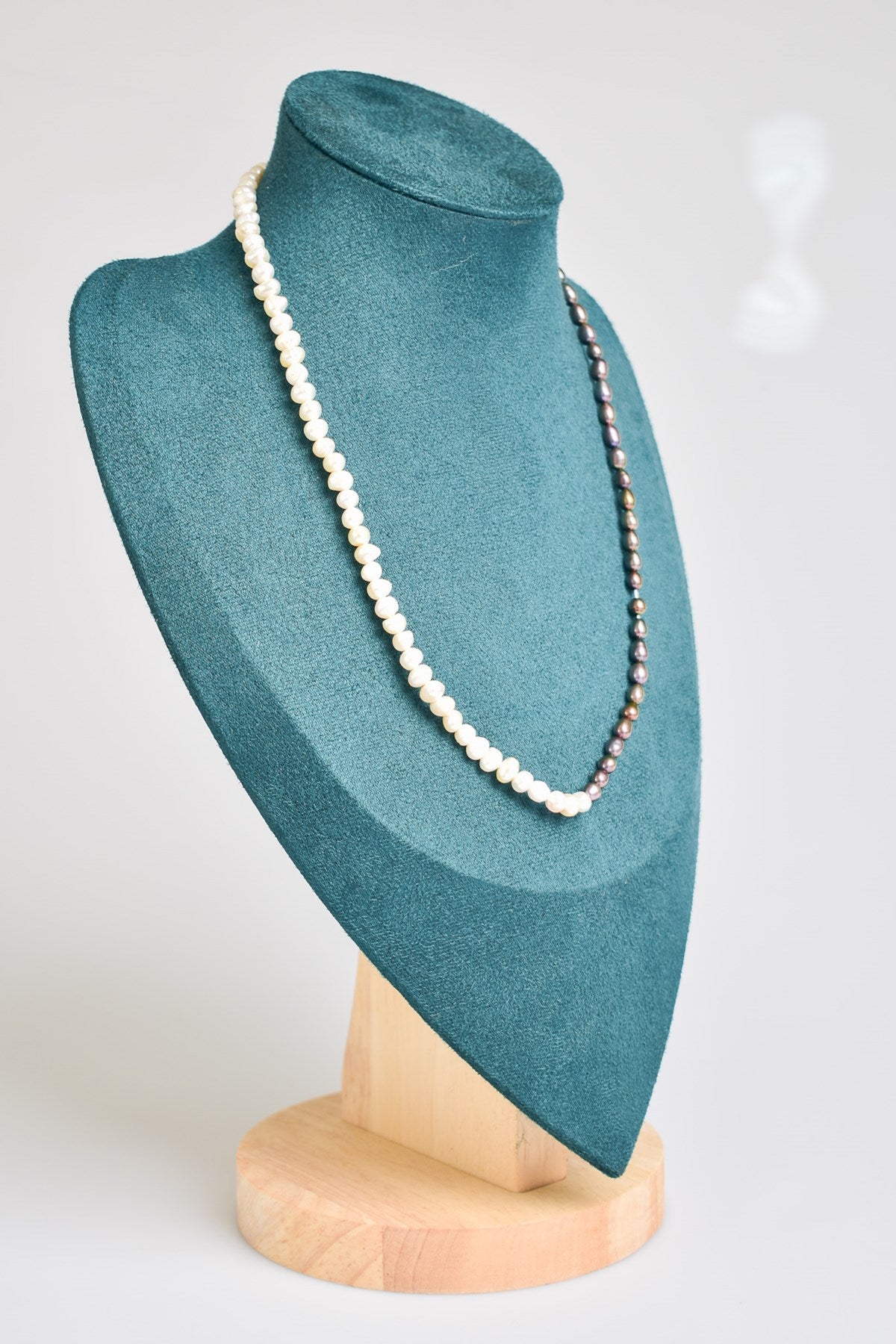 Black / White Ocean Pearl Necklace